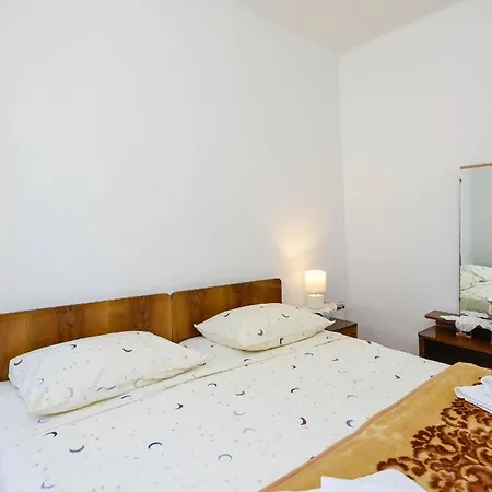 Ferienhaus Fuer 3 Personen 1 Kind Ca 80 Qm In Donja Banda, Dalmatien Sueddalmatien Potomje