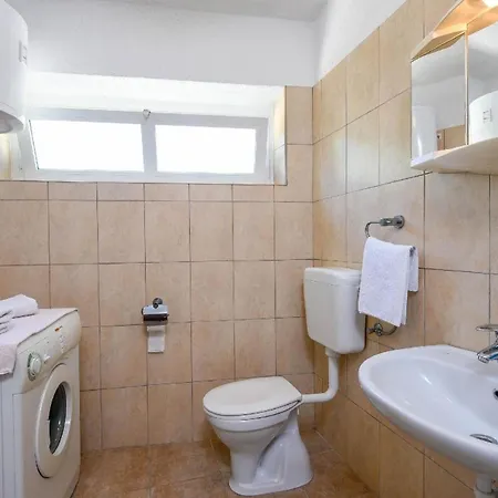 Ferienhaus Fuer 3 Personen 1 Kind Ca 80 Qm In Donja Banda, Dalmatien Sueddalmatien Potomje