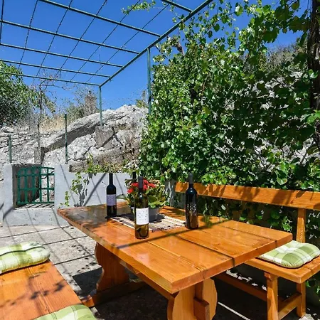 Hébergement de vacances Ferienhaus Fuer 3 Personen 1 Kind Ca 80 Qm In Donja Banda, Dalmatien Sueddalmatien