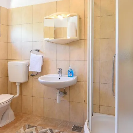 Ferienhaus Fuer 3 Personen 1 Kind Ca 80 Qm In Donja Banda, Dalmatien Sueddalmatien *